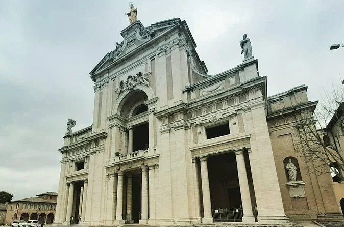 Assisis drei Basiliken: Franziskus, Klara und die Portiuncula